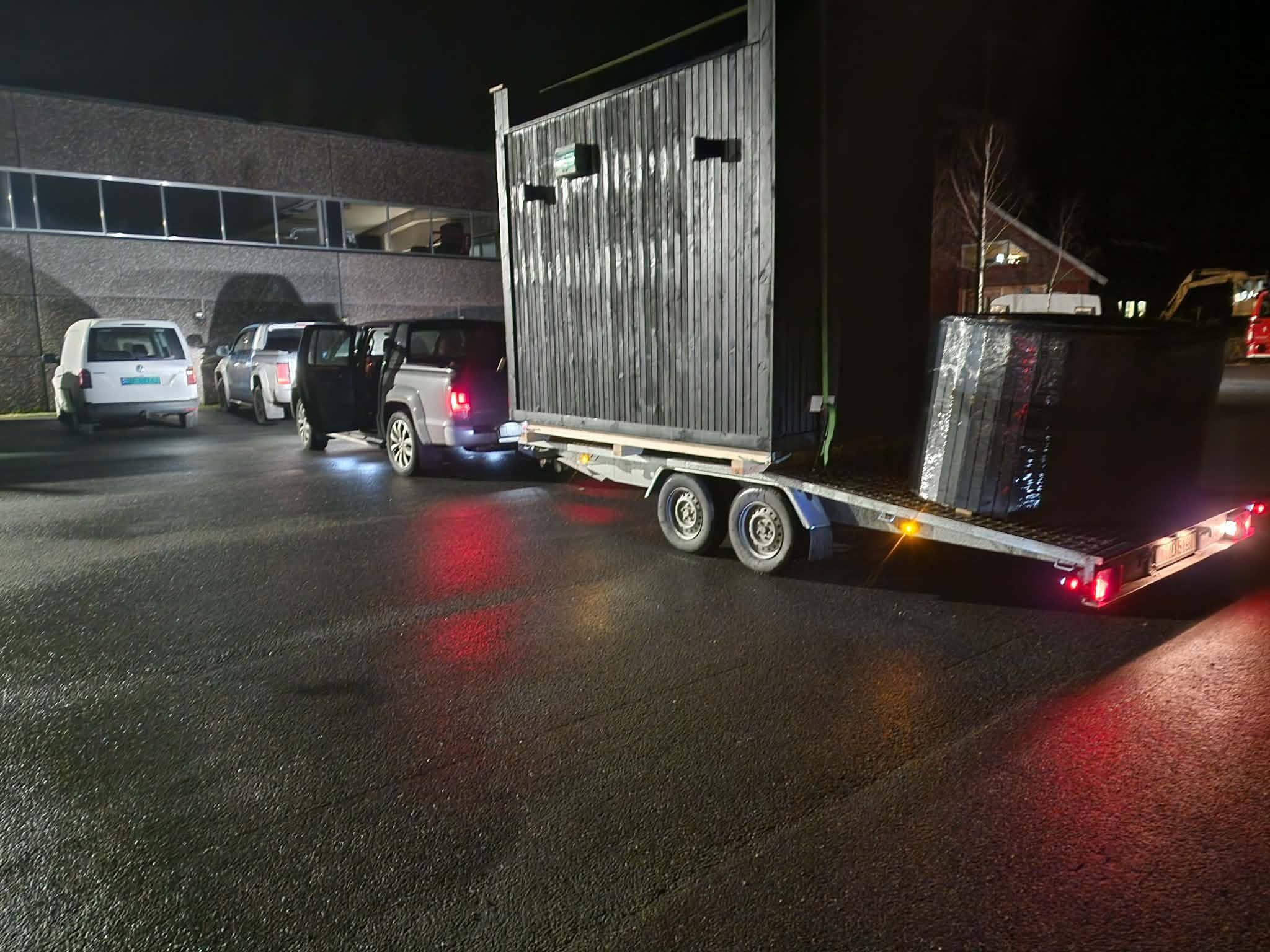 Šalto vandens kubilas juodai juoda spalva