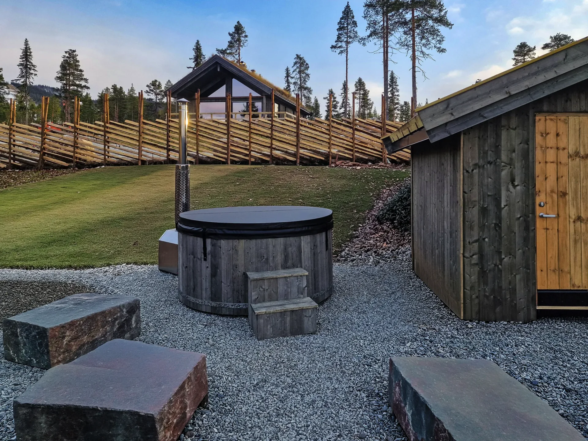 Pora mėgaujasi Aurowe kubilu